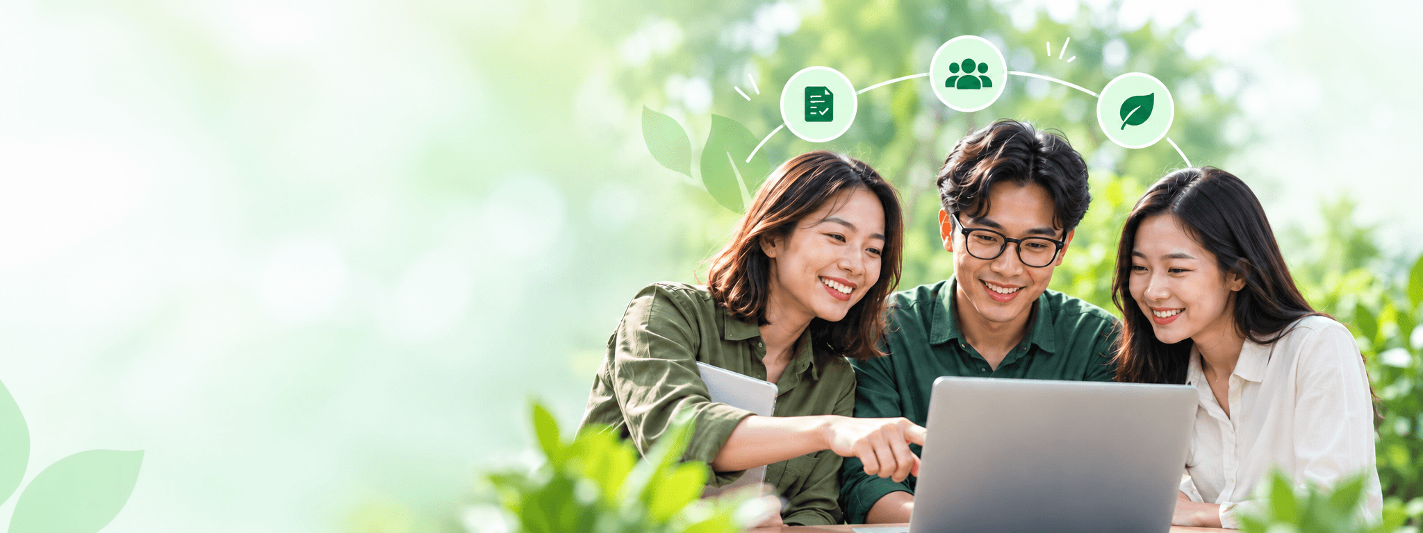 Nhóm chuyên gia cùng làm việc ngoài trời vì một cộng đồng minh bạch